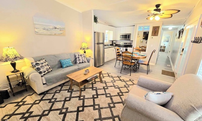 Garden City House | Walkable to the Beach! Golf Cart Included!