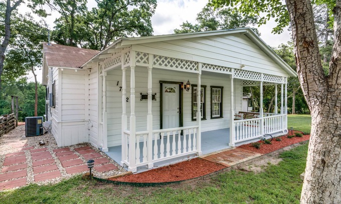 Grapevine House | Walking distance to the Gaylord and backs to Lake Grapevine!