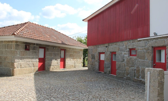 Bairros House | walkway of the Paiva River - Várzea river beach (1km)