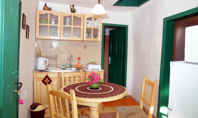 Kyustendil House | walnut house radlovtsi