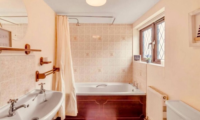 Repps with Bastwick House | Walnut Tree Cottage - River View