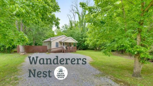 Lookout Valley Neighborhood Association House | Wanderers Nest with a hot tub