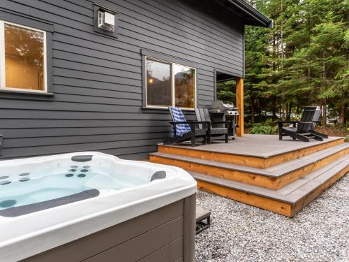 Glacier House | Wandering Rivers Retreat