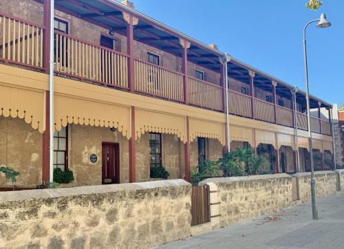 Fremantle House | Warders Cottage: Iconic Cottage in the Heart of Freo