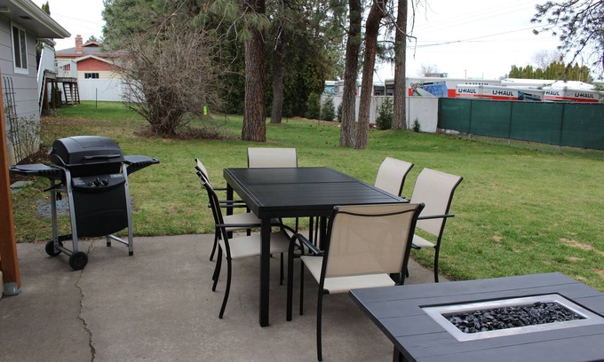 North Spokane House | Warm and Inviting 2 Bedroom 1 Bath in North Spokane