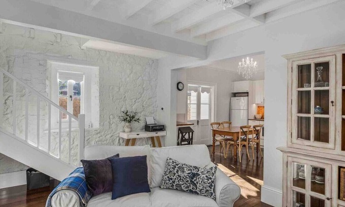 Hobart Central Business District House | Warm, Inviting & Luxurious The Barn
