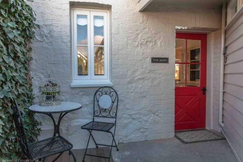 Hobart Central Business District Apartment | Warm, Inviting & Luxurious The Barn