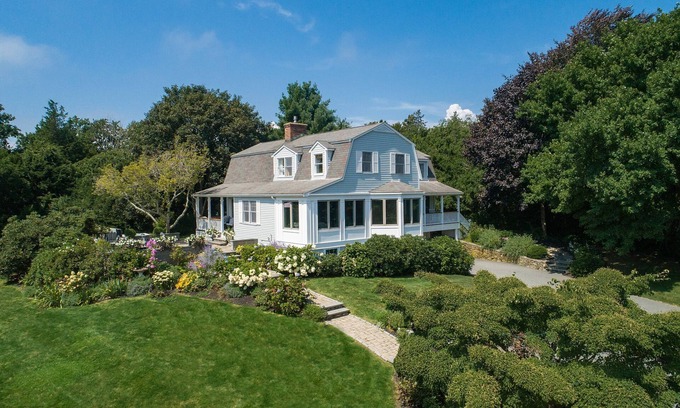 Middletown House | Warm welcoming polished private beautiful home close to beaches & Newport