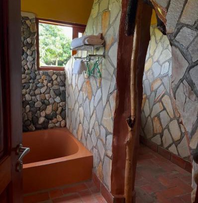 Kichwamba Hotel | warujojo safari lodge