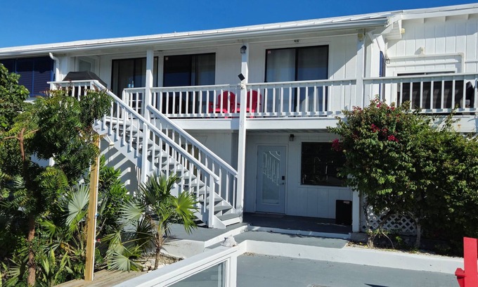 Discovery Bay Villa | Waterfront 3BR Villa w/Pool + Canal Views + Parking