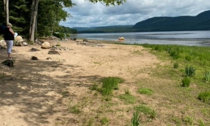 Deep River House | Water and Beach Front Property 4 season on Ottawa River with Private Boat Launch