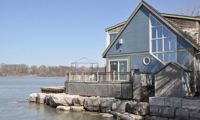 Historic Old Town House | Water front, Private, Luxury, Romantic Sunsets, Pool, Close To Centre And Shaw.