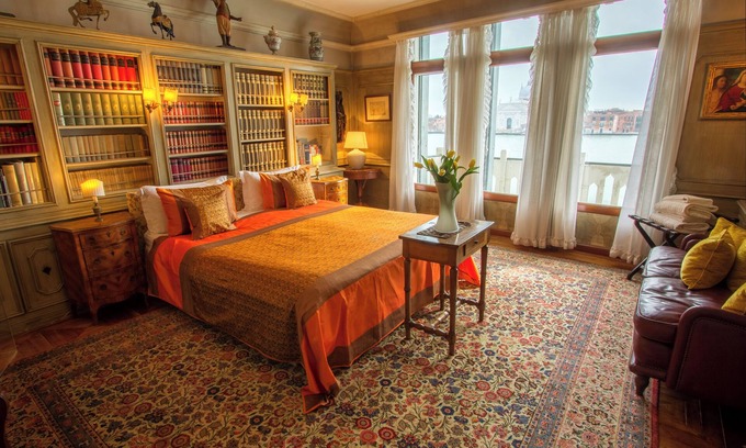 Dorsoduro Apartment | Water front luxury apartment with fantastic views on the Giudecca canal