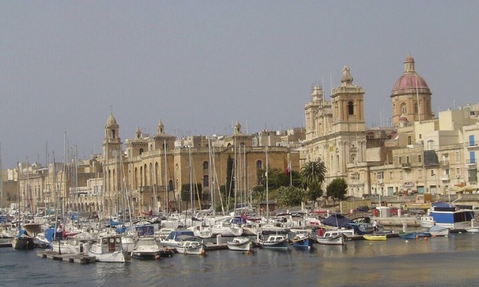 Birgu Apartment | Water's edge apartment with stunning 180 degree historic harbour views