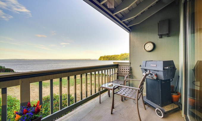 Port Ludlow Condo | Water Views & Marina Access: Port Ludlow Getaway