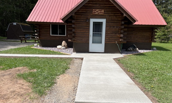 Munising Cabin | Waterfall Cabin - Pictured Rocks Lodging