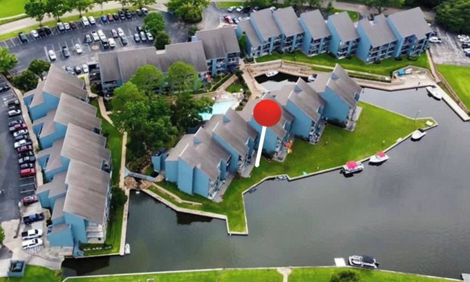 Walden on Lake Conroe Condo | Waterfront - 1st Floor! Beautifully Decorated 2 Bedroom/2Bath - Sleeps 6/8
