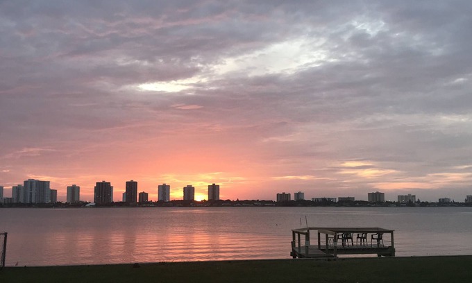 South Daytona House | Waterfront 3BR 2BA Home 5 min to Beaches Great large Driveway WiFi Clean Safe