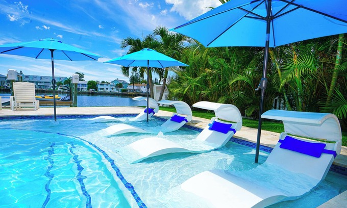 Belleair Beach House | Waterfront 5-bed 4 bath with heated pool BTR 2030