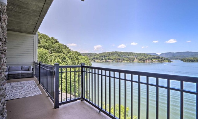 Bean Station Apartment | Waterfront Bean Station Condo with Balcony and Views!