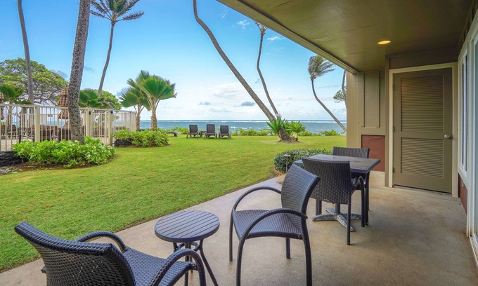 Wailua Condo | Waterfront condo on the ground floor with a pool, ocean views & beach access