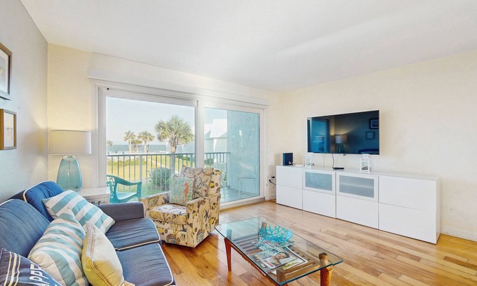 Crescent Beach Condo | Waterfront condo w/a spacious floor plan, shared pool, tennis, & beach access