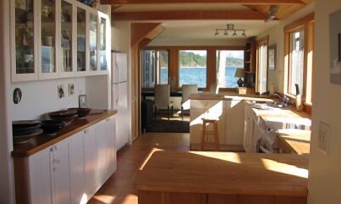 Cortes Island Cottage | Waterfront Cottage Near Hollyhock