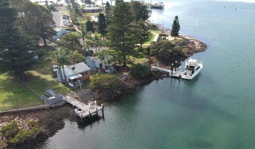 Greenwell Point Villa | Waterfront Cottages