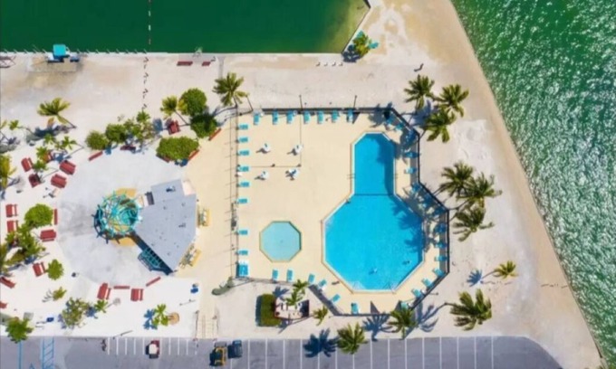 Cudjoe Key Cottage | waterfront cottage near key west, sleeps 6