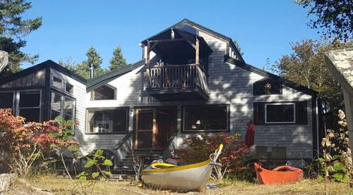Ellsworth House | Waterfront Cottage Rental on Union River Bay near Bar Harbor, Maine