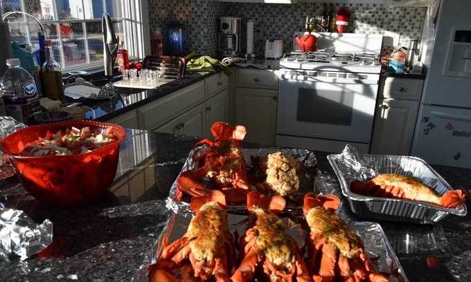 Portsmouth Cottage | Waterfront Cottage with sweeping views of Mt. Hope Bay and Sakonnet River