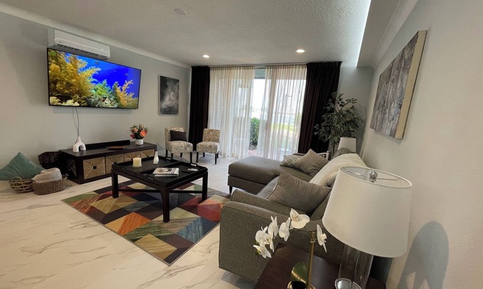 Walden on Lake Conroe Condo | Waterfront Cozy and comfortable ground floor 1 bedroom condo sleep 4