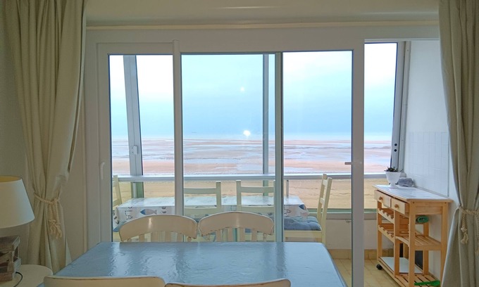 Courseulles-sur-Mer Apartment | WATERFRONT T2 furnished 4 people