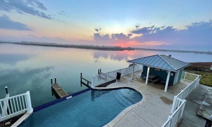 Corpus Christi House | Waterfront Harbor View Hideaway