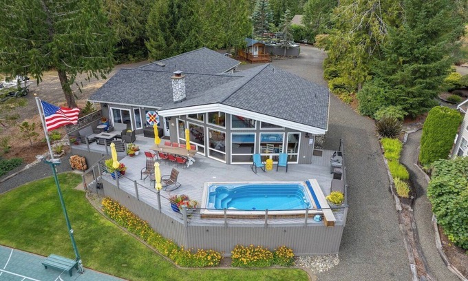 Shelton House | Waterfront Home Pool-Sauna-Pickleball-Kayak