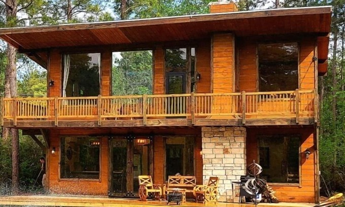 Waller House | Waterfront Houston Hideout In a Magical Forest
