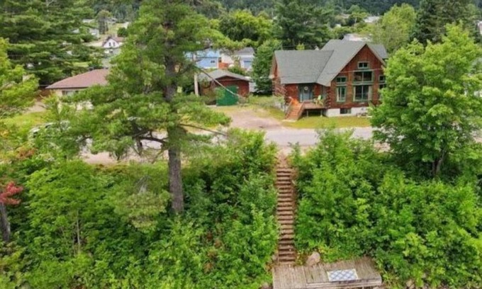 Mattawa House | Waterfront Log Home