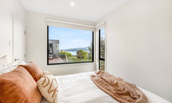 Opossum Bay Apartment | Waterfront Luxury in Opossum Bay