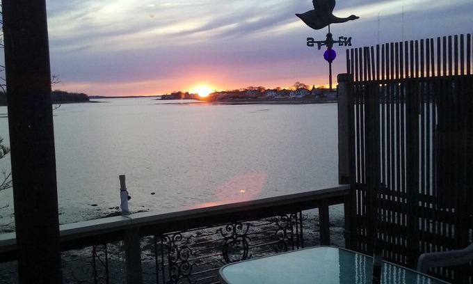 Hull House | Waterfront - Magnificent Sunsets - Direct Water Access