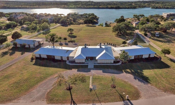 Highland Lake Estates House | Waterfront peace - the ideal wellness retreat