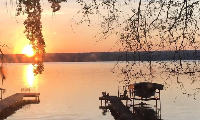 Ovid Cottage | Waterfront property on Cayuga Lake, in the heart of FLX wine country
