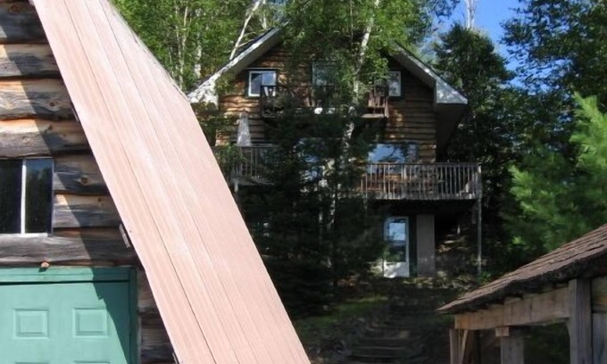 Scotia Cottage | Waterfront! Sleeps six, minutes from Huntsville, sandy beach, rustic charm!
