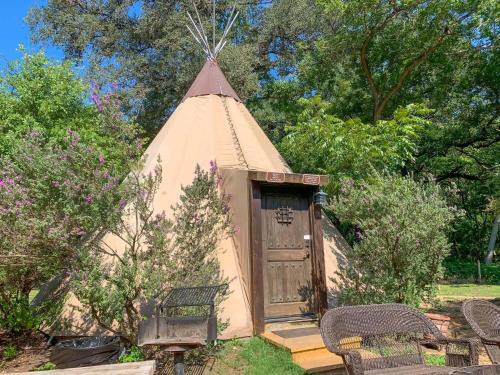 Seguin House | Waterfront Teepee 1 - Prancing Deer