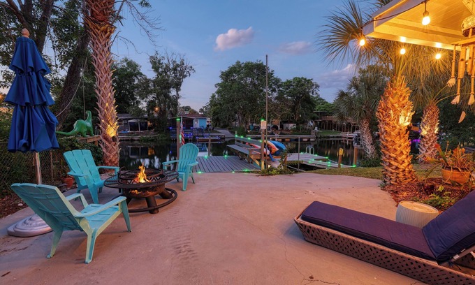 Weeki Wachee Gardens House | Waterfront w access to the Weeki Wachee River & Gulf of Mexico - Dog Friendly!