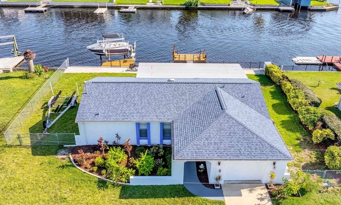 Spring Hill House | WATERFRONT WITH DIRECT GULF ACCESS – GOLF CART with stay, KAYAKS, BIKES & MORE!