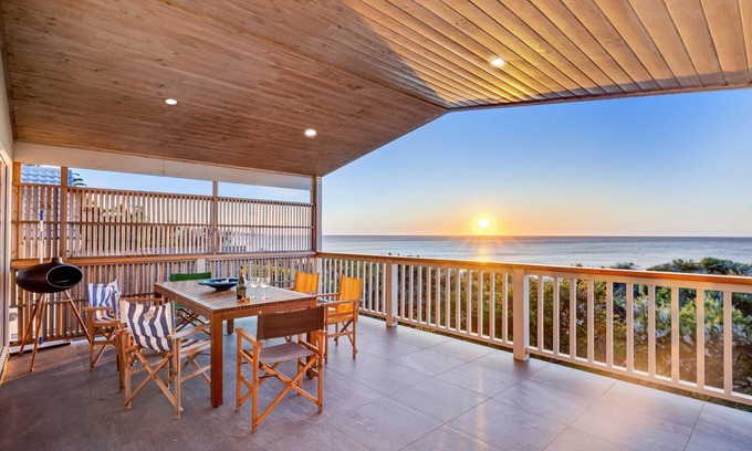 Frankston House | Waters Edge Summary: