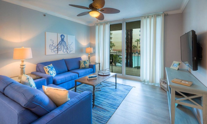 Fort Walton Beach Condo | Waterscape B214 ~ 2BR Ground Floor ~ Overlooks Pools