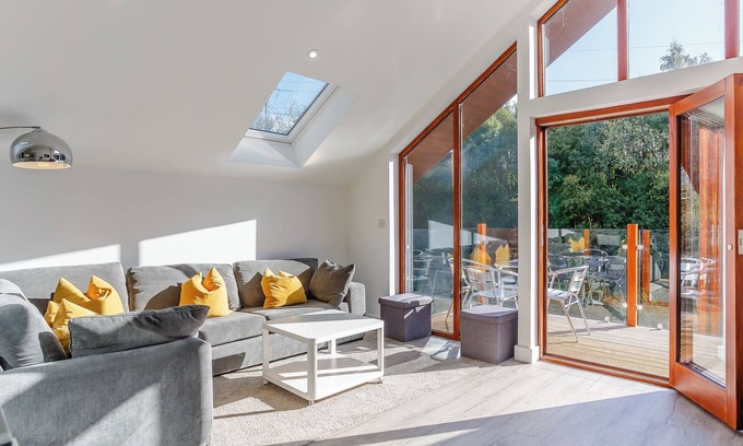 Rastrick Cottage | Waterside Lodge Three - UK33350