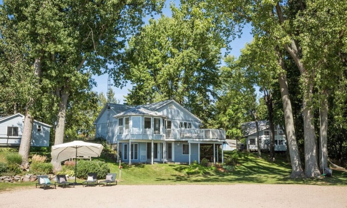 Waupoos House | Waupoos Beach Commons - Beach Front House