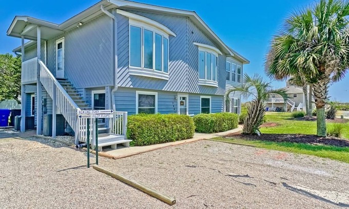 Yaupon Beach Cottage | WAVE SHACK- Steps to the Sand and Ocean views